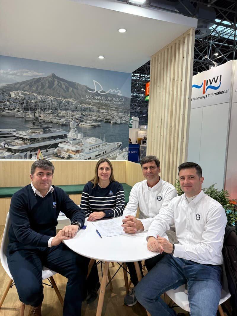 Representantes de Puerto Sherry y Freedom Boat Club España presentan el nuevo modelo de navegación en Cádiz.