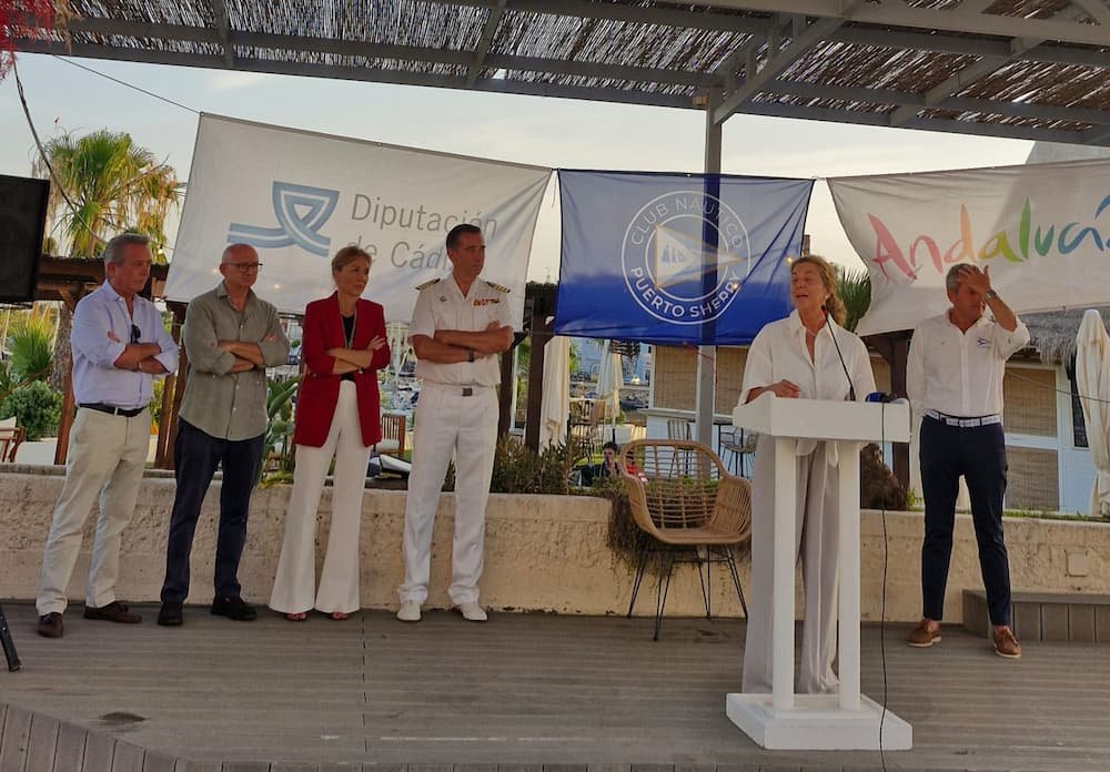 Valle de la Riva, presidenta del Club Náutico Puerto Sherry, durante su emotivo discurso en la VIII Semana Clásica.