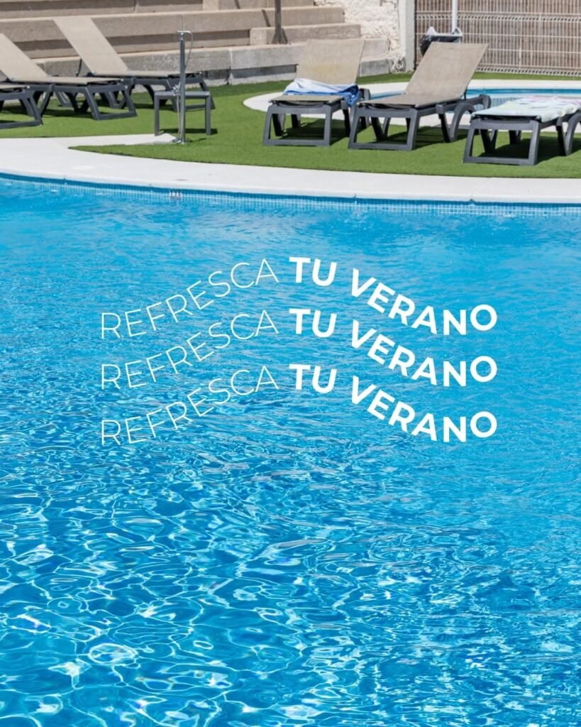 Marina views from the Santa María pool terrace, standing out among the best restaurants with a pool in Cádiz.