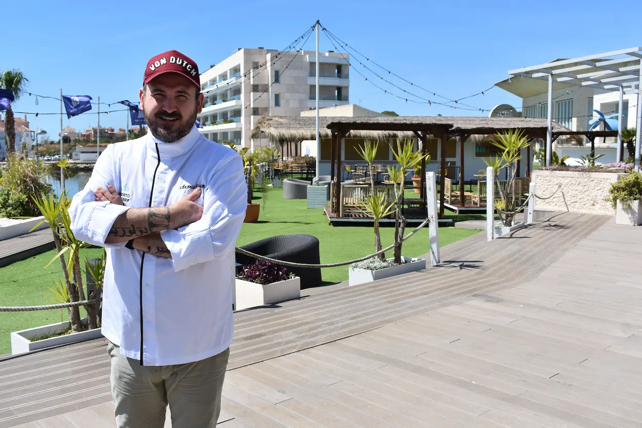 Antonio Caramé en el restaurante y terraza del Hotel Puerto Sherry
