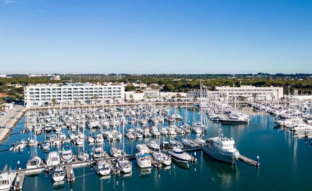Hotel Puerto Sherry y Las Suites: certificación ecológica y turismo sostenible en El Puerto de Santa María.